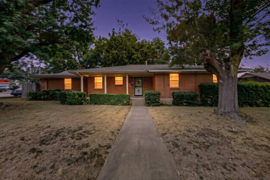 Property photo for 101 Spinner Circle, DeSoto, TX