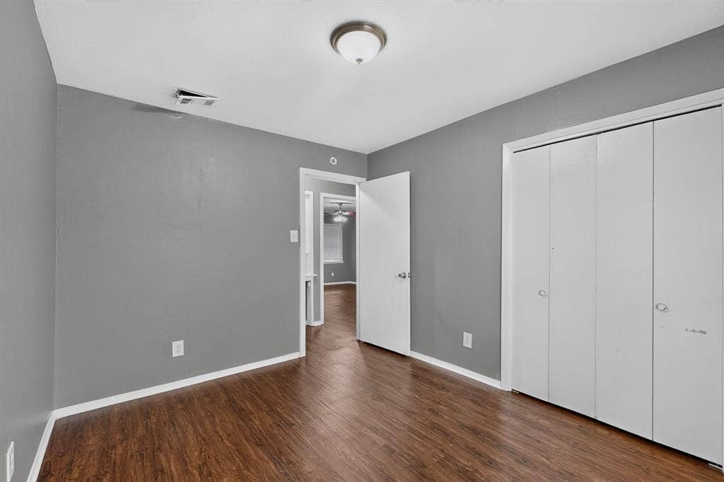 101 Spinner Circle, DeSoto, TX 75115 Wood-finish flooring with white trim, grey wall paint, and overhead lighting