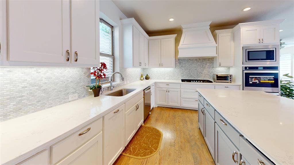 4515 Helston Drive, Plano, TX 75024 4515 Helston Drive, Plano, TX 75024