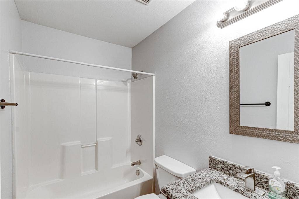 6433 Leana Avenue, Dallas, TX 75241 6433 Leana Avenue, Dallas, TX 75241