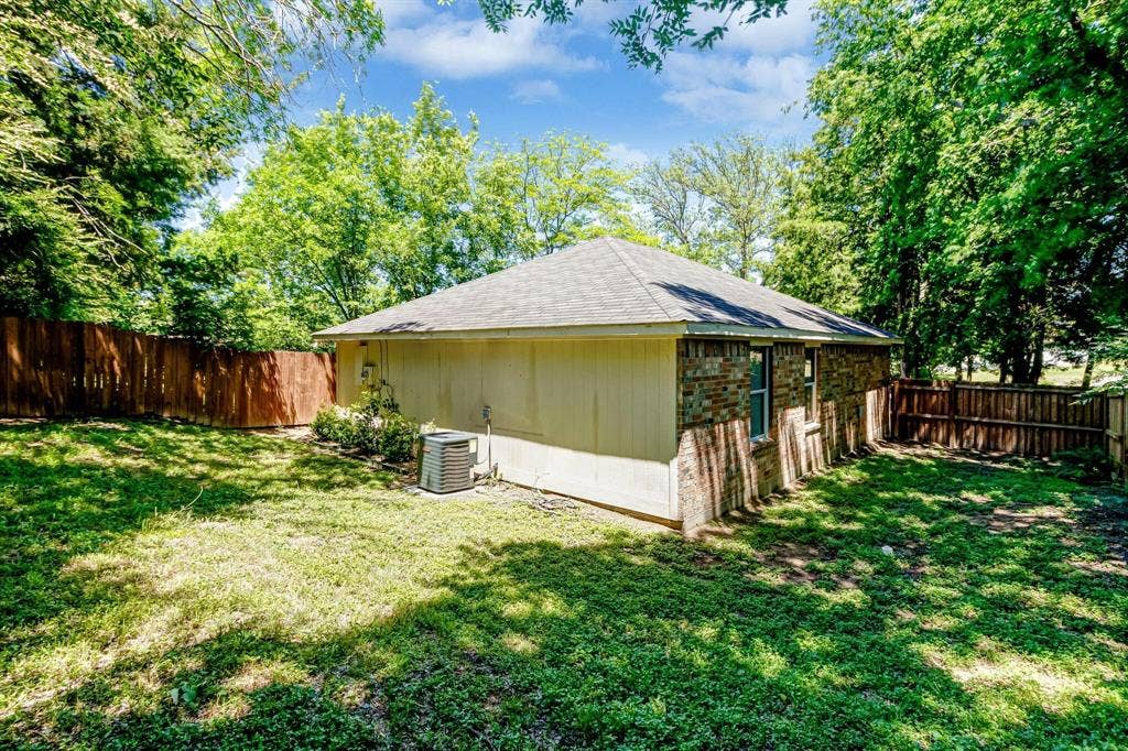 6433 Leana Avenue, Dallas, TX 75241 6433 Leana Avenue, Dallas, TX 75241