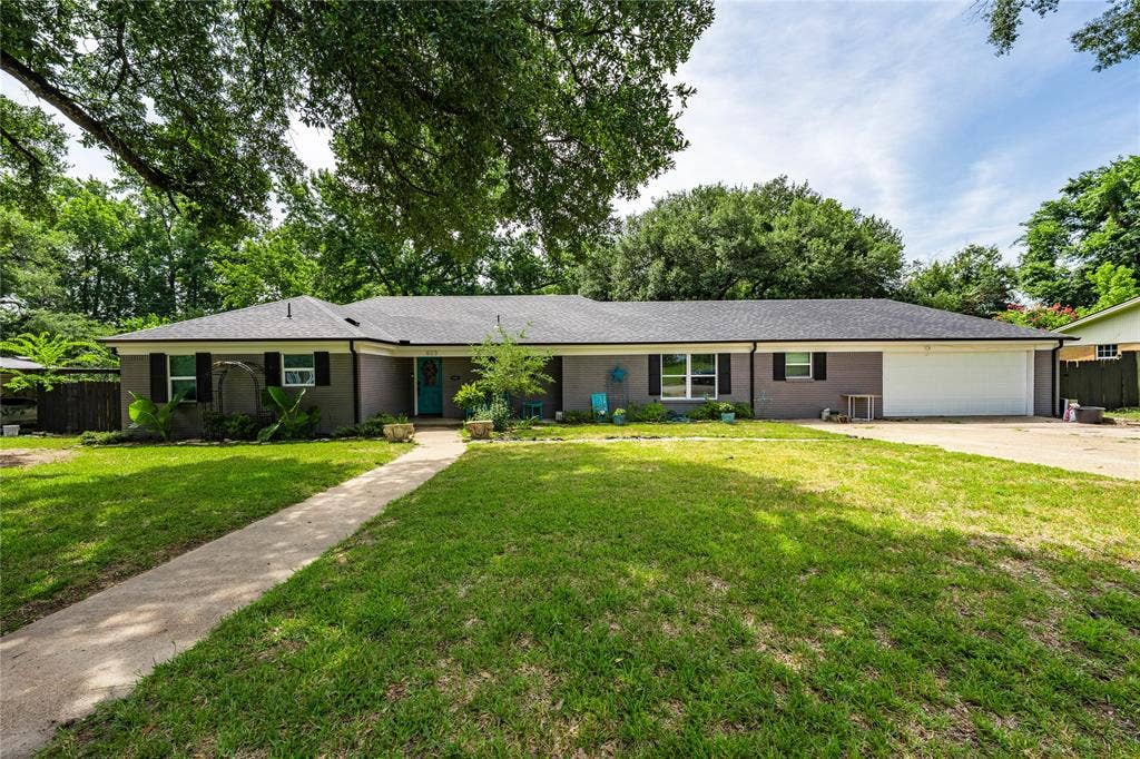 603 Mosley Drive, Athens, TX 75751