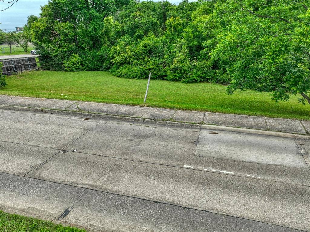 225 E Laureland Road, Dallas, TX 75241 225 E Laureland Road, Dallas, TX 75241