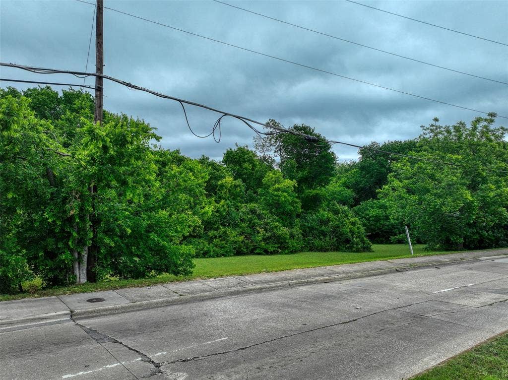 225 E Laureland Road, Dallas, TX 75241 225 E Laureland Road, Dallas, TX 75241