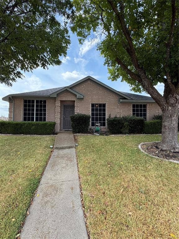 Property photo for 1013 Wentwood Drive, DeSoto, TX
