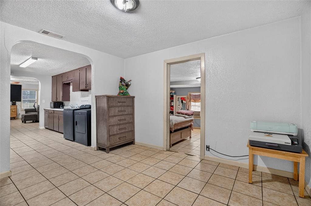 5800 Dallas Avenue, Fort Worth, TX 76112 White walls complement the light-toned tile flooring