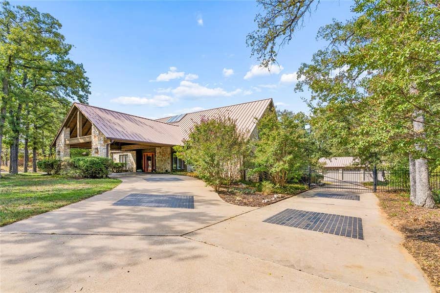 Property photo for 2717 Hartlee Court, Denton, TX