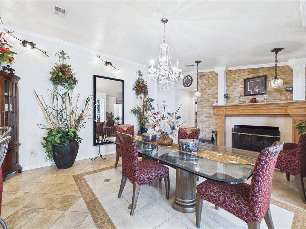 9335 Whittenburg Gate, Dallas, TX 75243 Decorative tile flooring with an accent border
