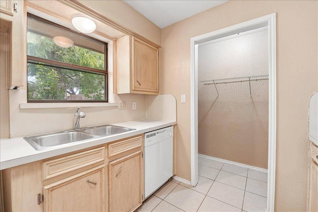 1408/1410 White Way, McKinney, TX 75069 1408/1410 White Way, McKinney, TX 75069