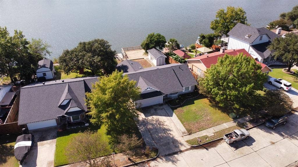 Irving, TX 75060 Waterfront property with direct water access