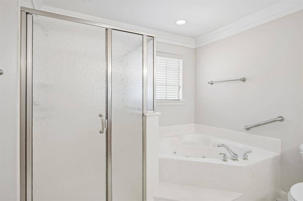3848 W Pioneer Drive, Irving, TX 75061