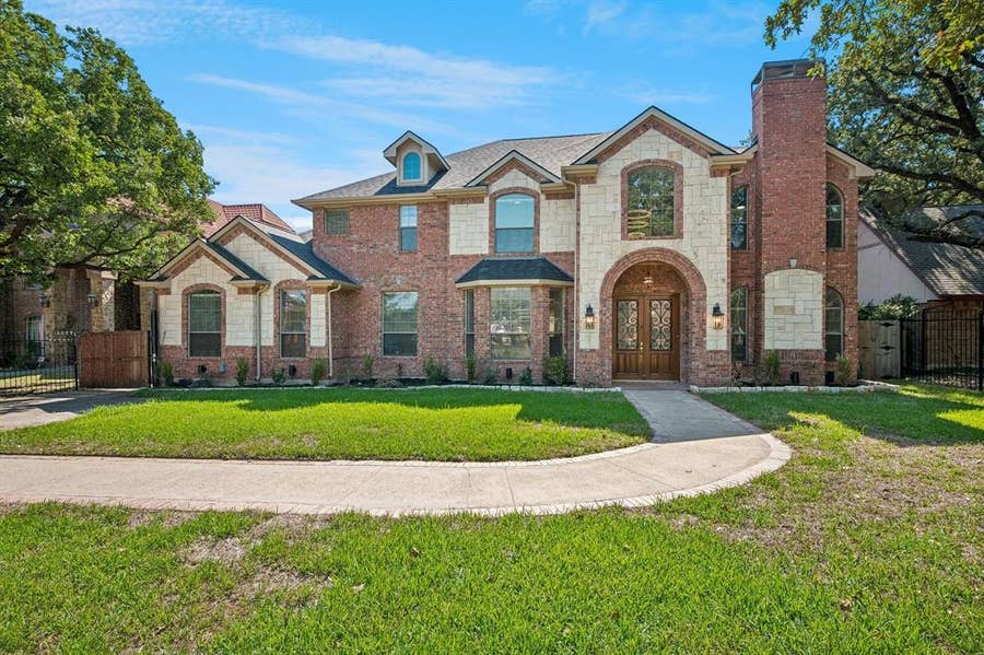 Property photo for 3848 W Pioneer Drive, Irving, TX
