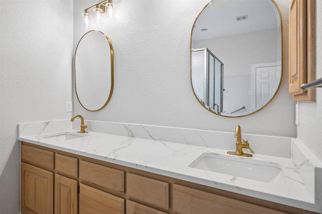 3848 W Pioneer Drive, Irving, TX 75061