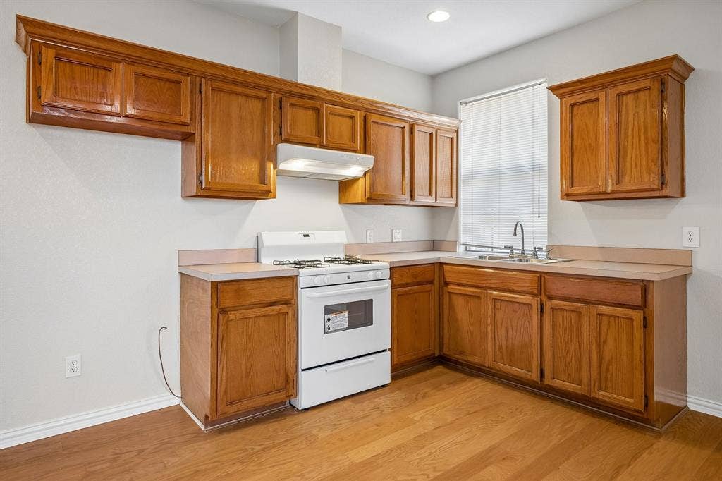 3848 W Pioneer Drive, Irving, TX 75061