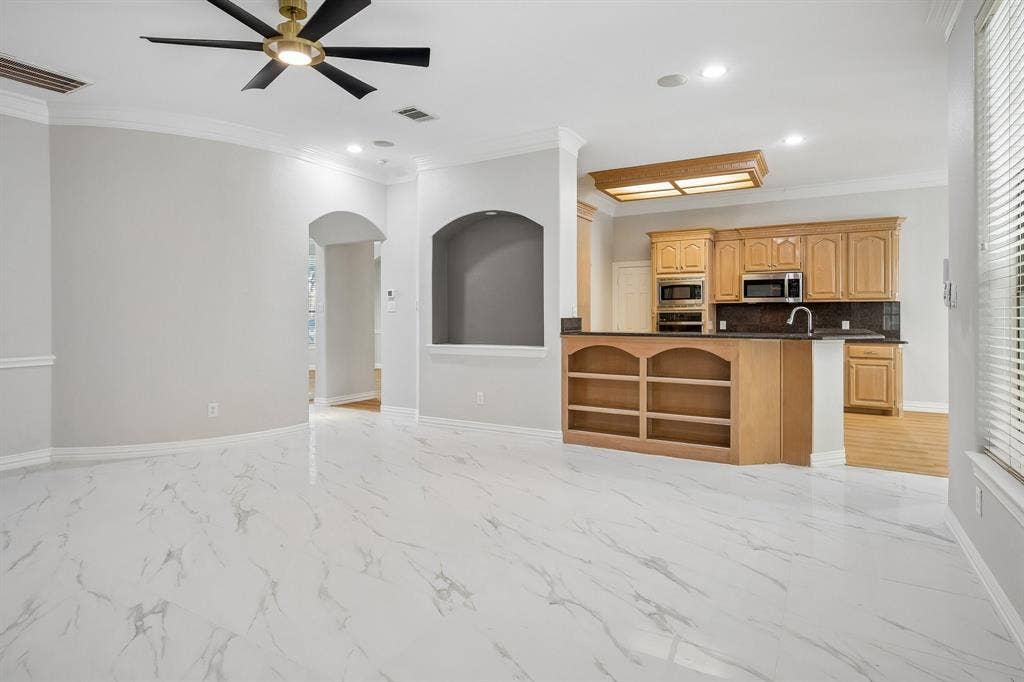 3848 W Pioneer Drive, Irving, TX 75061
