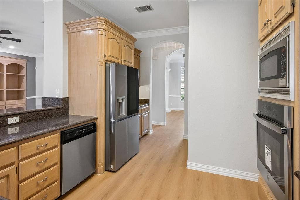 3848 W Pioneer Drive, Irving, TX 75061