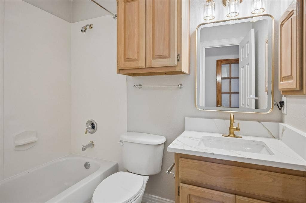 3848 W Pioneer Drive, Irving, TX 75061
