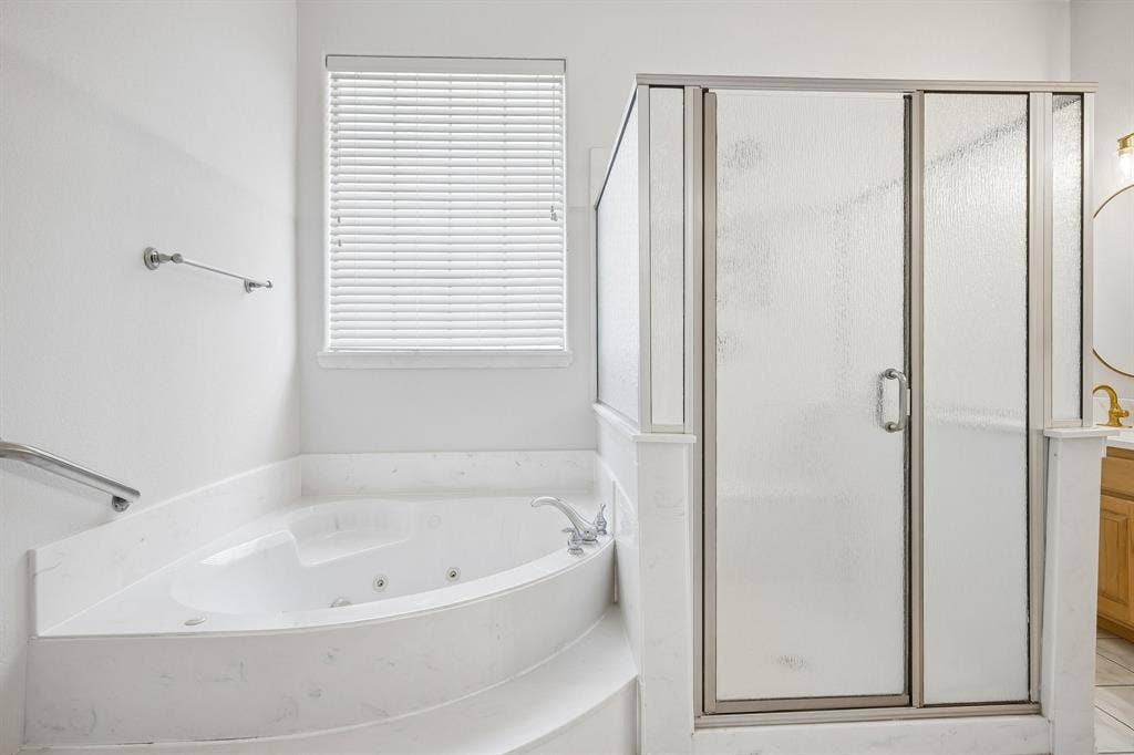 3848 W Pioneer Drive, Irving, TX 75061