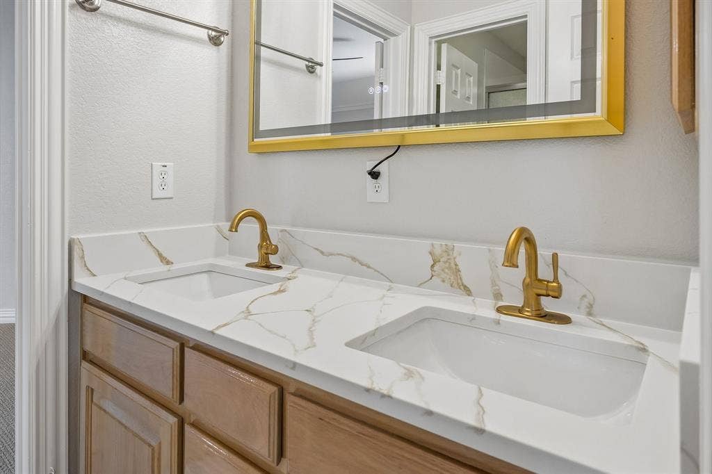 3848 W Pioneer Drive, Irving, TX 75061