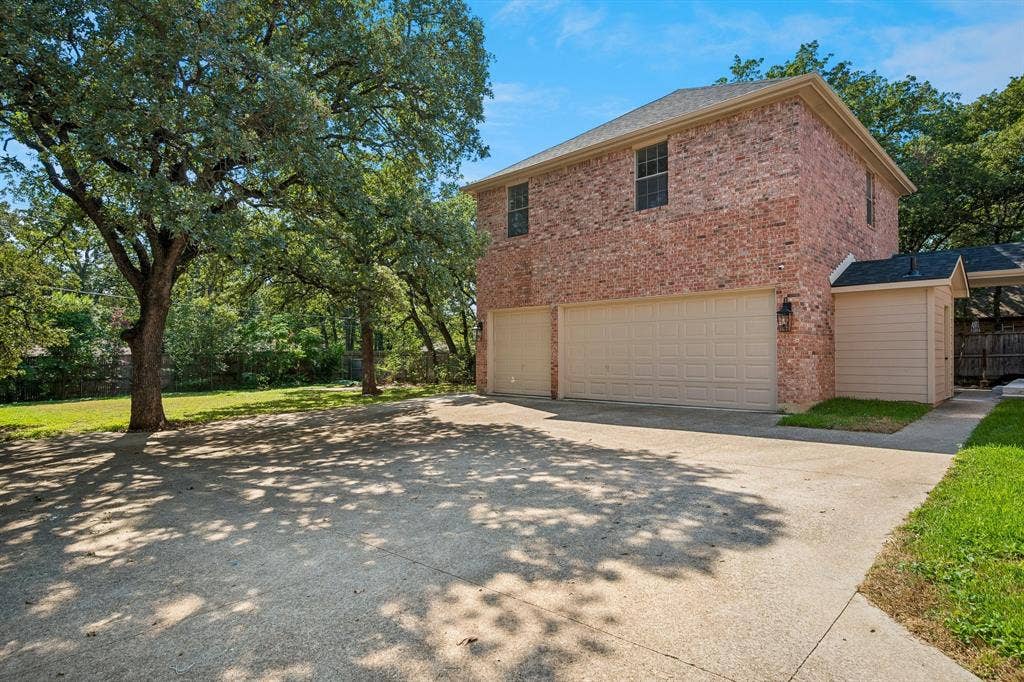 3848 W Pioneer Drive, Irving, TX 75061