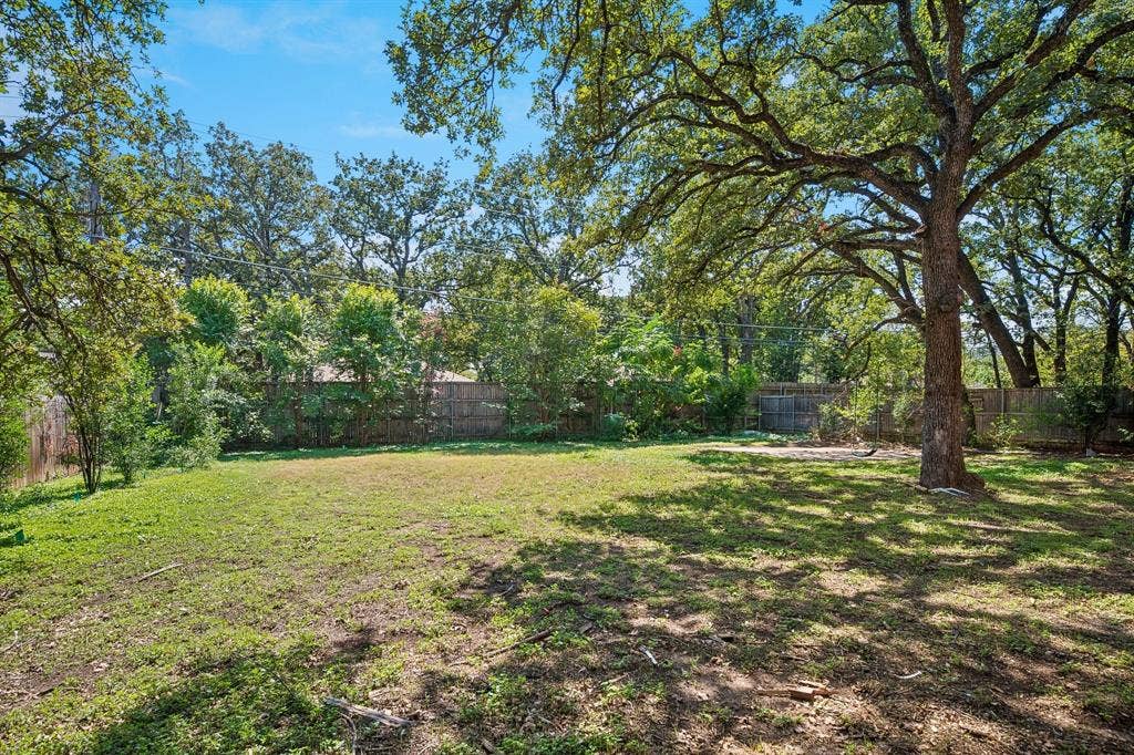 3848 W Pioneer Drive, Irving, TX 75061