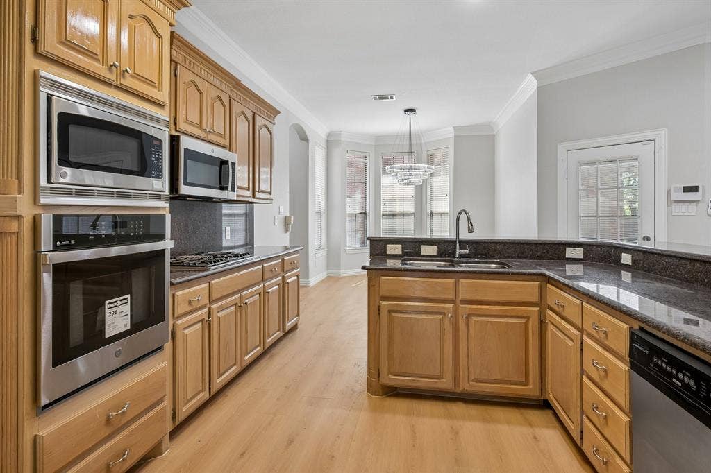 3848 W Pioneer Drive, Irving, TX 75061