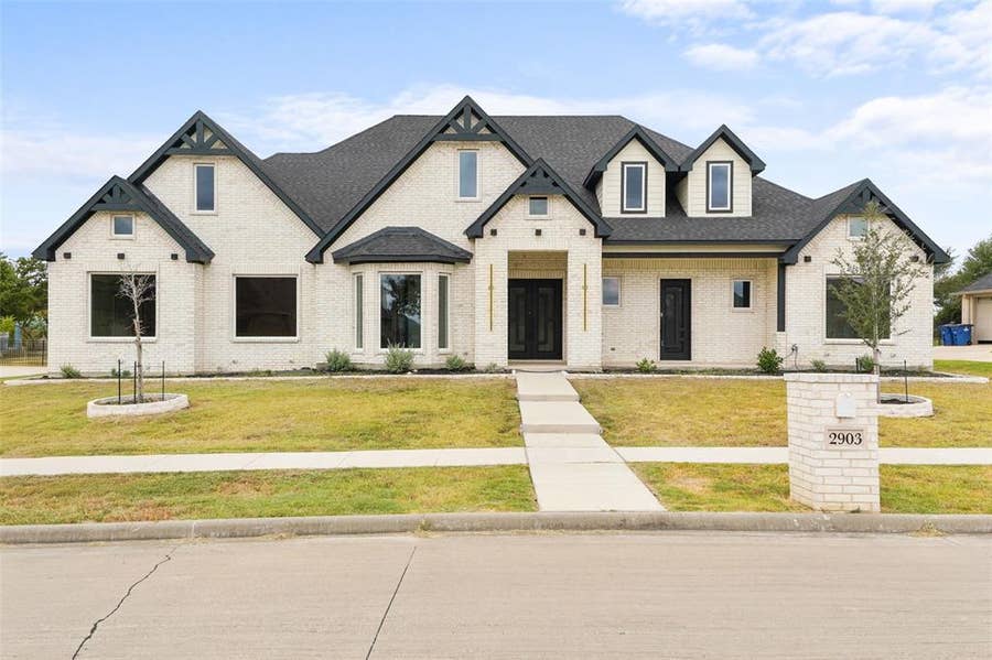 Property photo for 2903 Sunnyside Alley, Ennis, TX