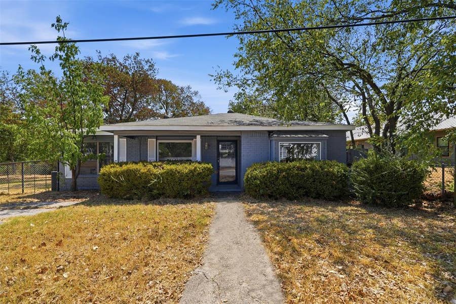 Property photo for 305 MILLER Street, Bowie, TX