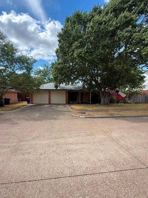 917 Park Place Boulevard, Midlothian, TX 76065
