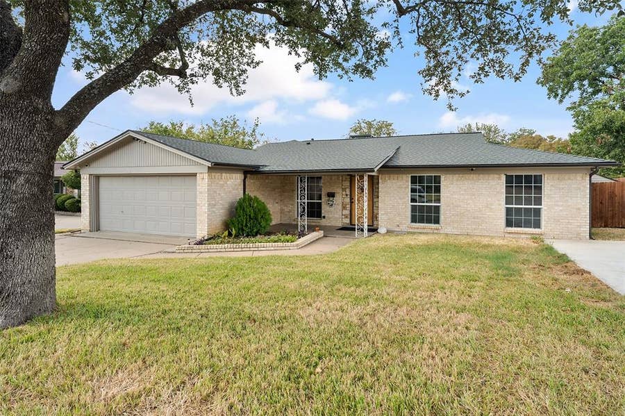 Property photo for 2100 Rockmoor Drive, Edgecliff Village, TX