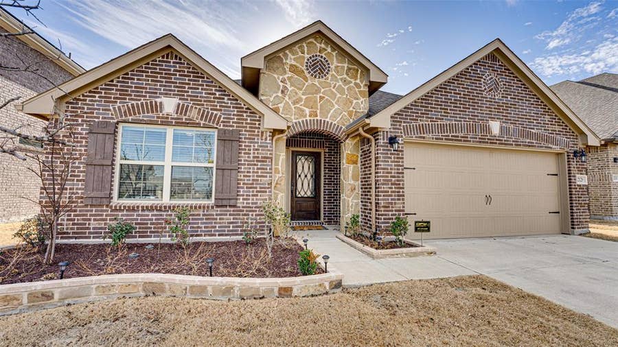 Property photo for 2129 Swanmore Way, Forney, TX