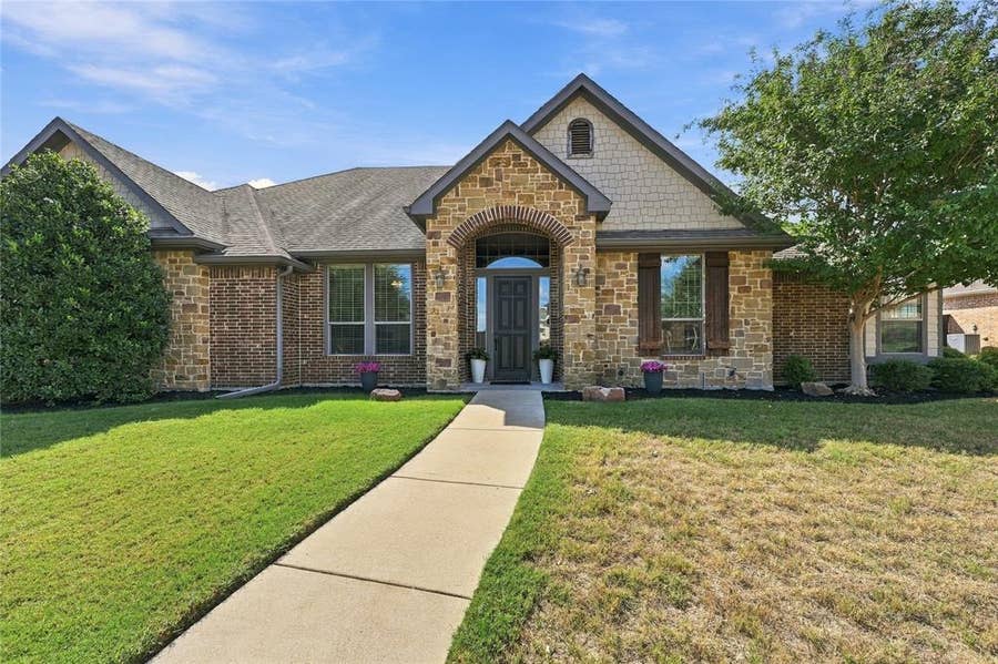 Property photo for 317 Covington Lane, Ovilla, TX