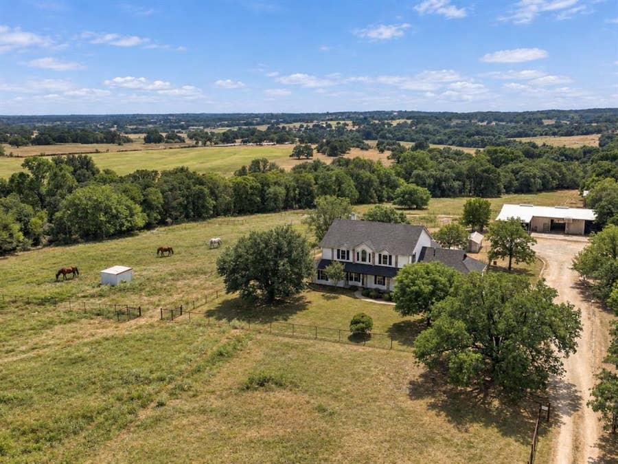 Property photo for 842 Cornstubble Lane, Weatherford, TX