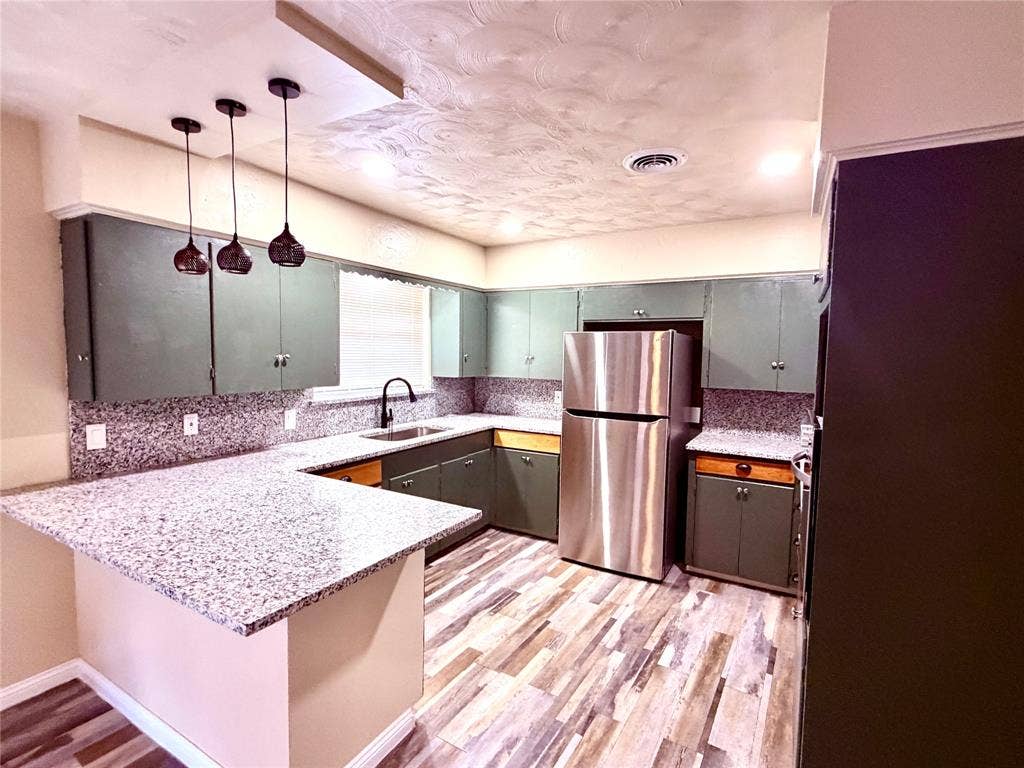 330 W Orange Street, Duncanville, TX 75116 330 W Orange Street, Duncanville, TX 75116
