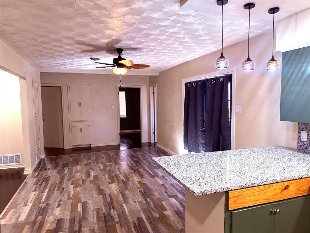 330 W Orange Street, Duncanville, TX 75116 330 W Orange Street, Duncanville, TX 75116