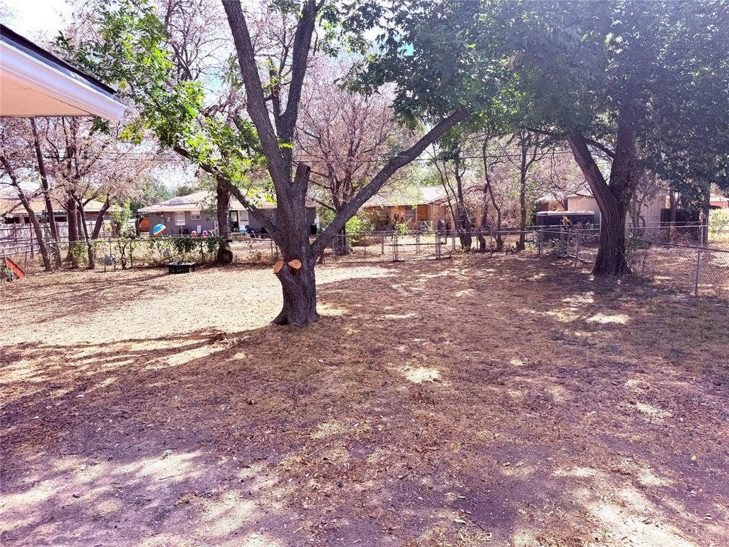 330 W Orange Street, Duncanville, TX 75116 330 W Orange Street, Duncanville, TX 75116
