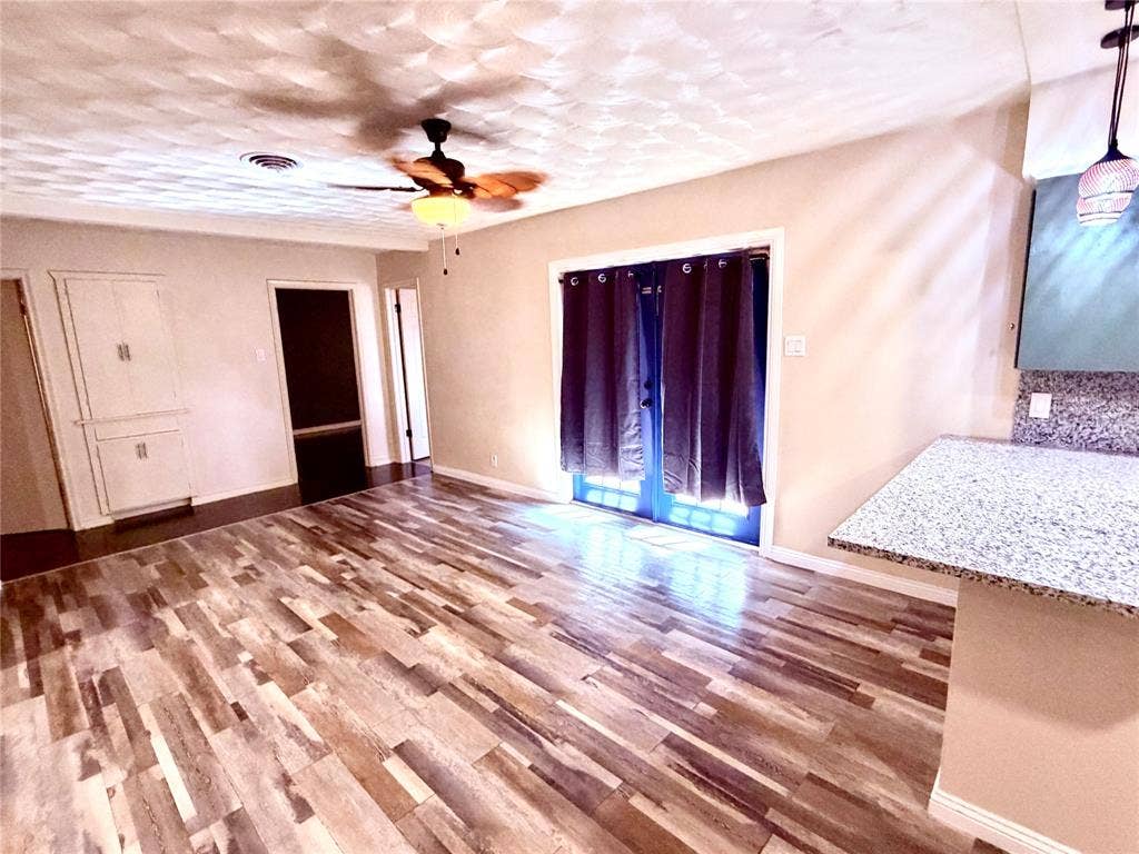 330 W Orange Street, Duncanville, TX 75116 330 W Orange Street, Duncanville, TX 75116
