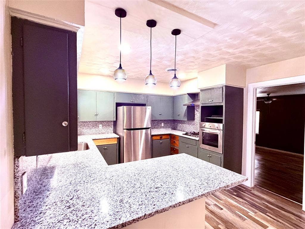 330 W Orange Street, Duncanville, TX 75116 330 W Orange Street, Duncanville, TX 75116