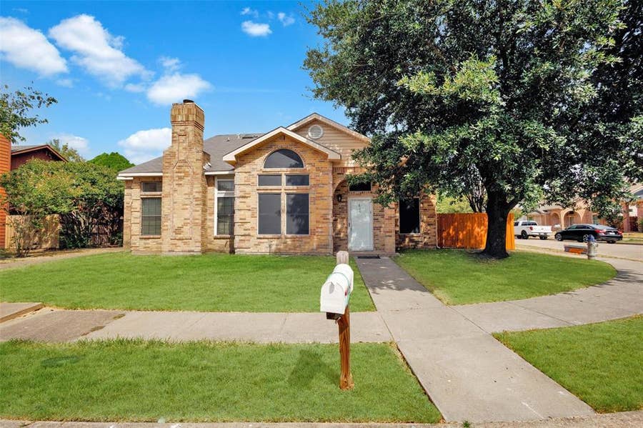 Property photo for 805 Brockden Drive, Mesquite, TX