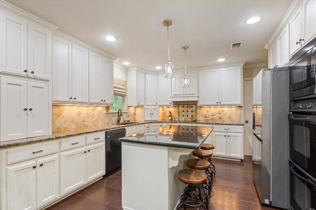 435 ELMWOOD Road, Woodway, TX 76712 435 ELMWOOD Road, Woodway, TX 76712