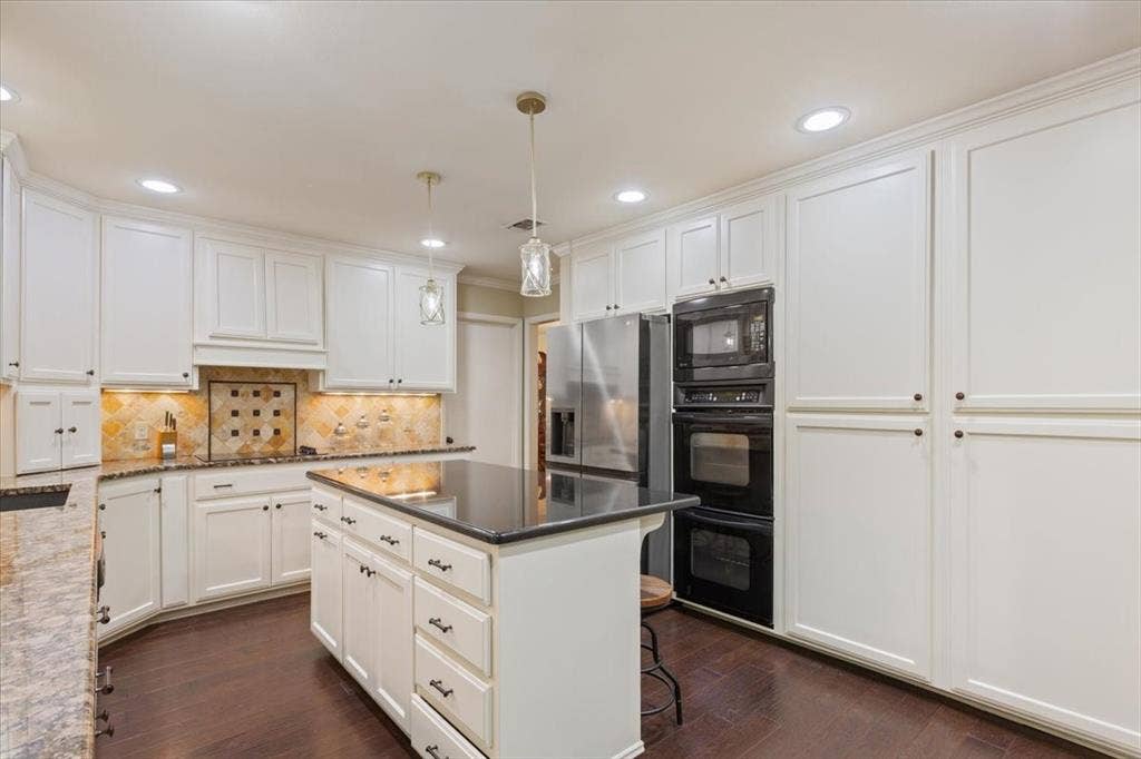 435 ELMWOOD Road, Woodway, TX 76712 435 ELMWOOD Road, Woodway, TX 76712