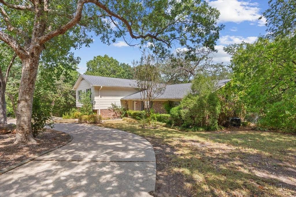 435 ELMWOOD Road, Woodway, TX 76712 435 ELMWOOD Road, Woodway, TX 76712