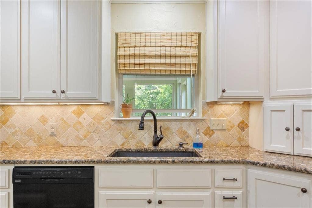 435 ELMWOOD Road, Woodway, TX 76712 435 ELMWOOD Road, Woodway, TX 76712