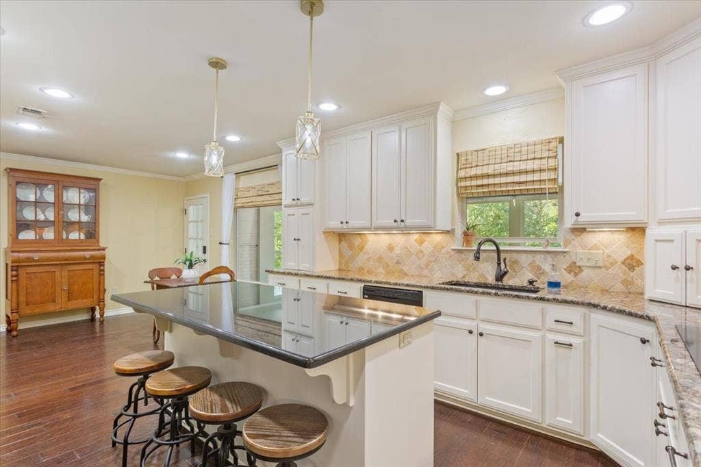 435 ELMWOOD Road, Woodway, TX 76712 435 ELMWOOD Road, Woodway, TX 76712