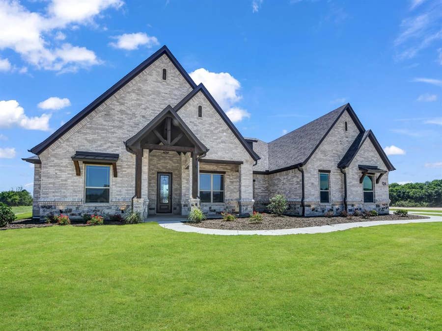 Property photo for 124 Desperado Way, Weatherford, TX