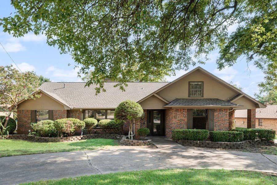Property photo for 714 W Lamberth Road, Sherman, TX