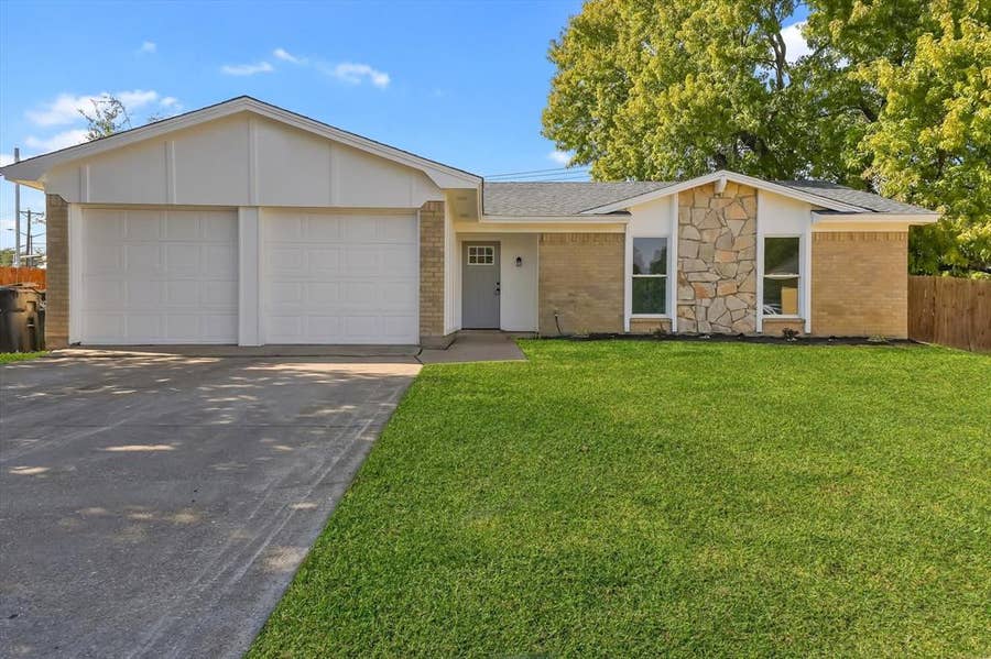 Property photo for 403 Plantation Drive, Arlington, TX