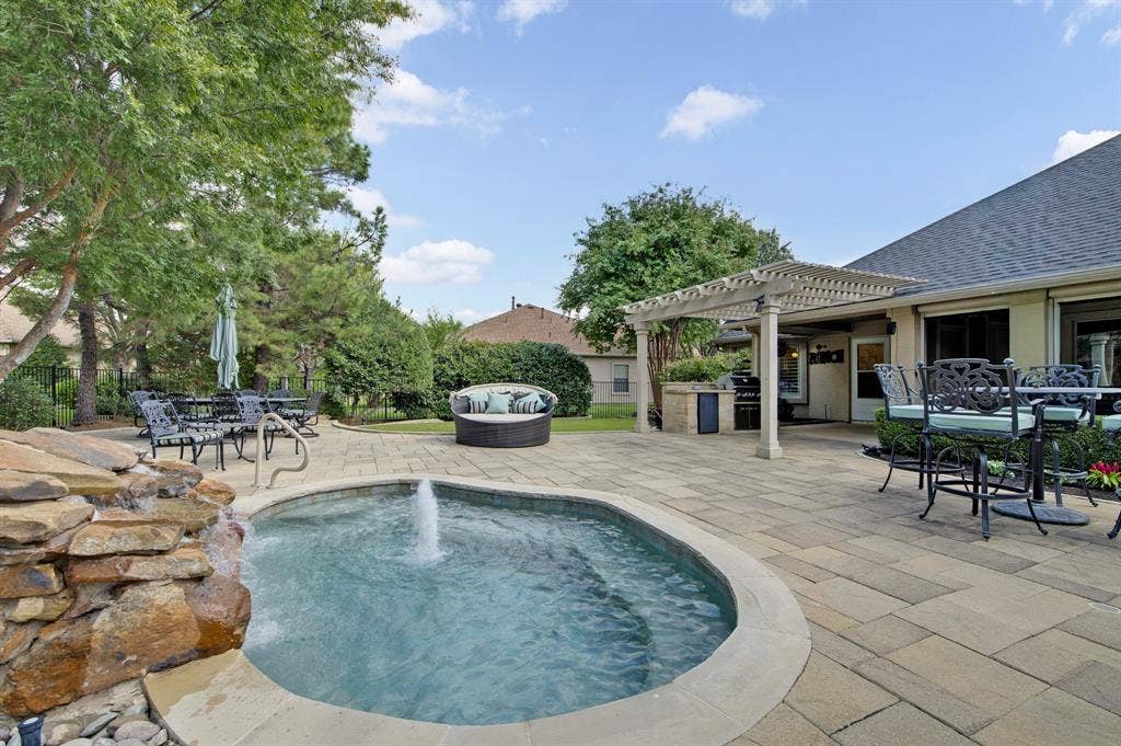 9608 Grandview Drive, Denton, TX 76207