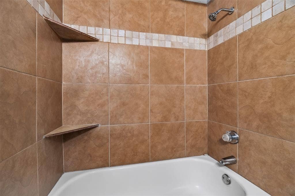 2301 Balsam Drive, #M210, Arlington, TX 76006 2301 Balsam Drive, #M210, Arlington, TX 76006