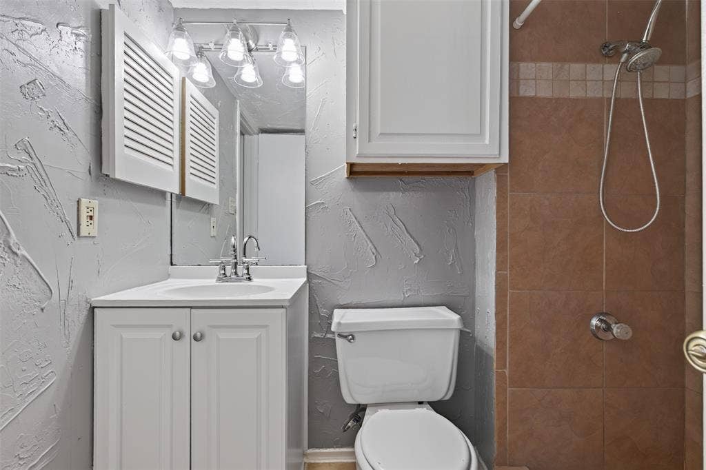 2301 Balsam Drive, #M210, Arlington, TX 76006 2301 Balsam Drive, #M210, Arlington, TX 76006